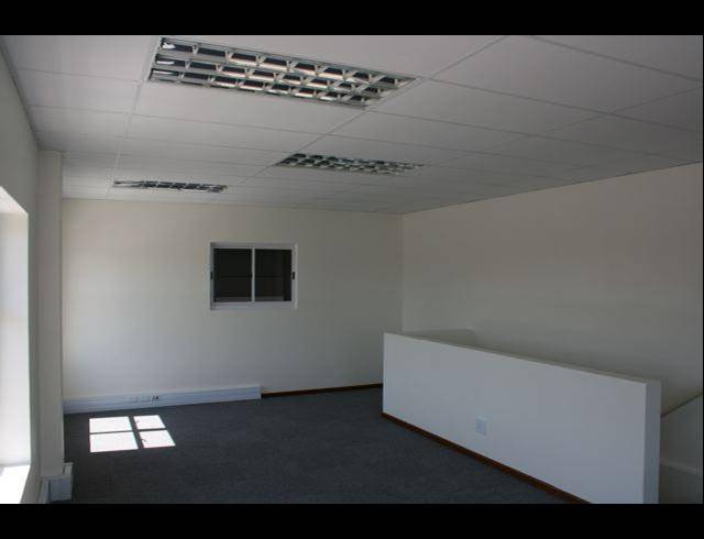 450M² FACTORY TO LET IN RACING PARK